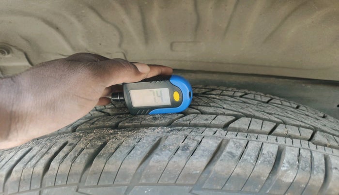 2010 Toyota Fortuner 3.0 4X4 MT, Diesel, Manual, 2,28,330 km, tyre