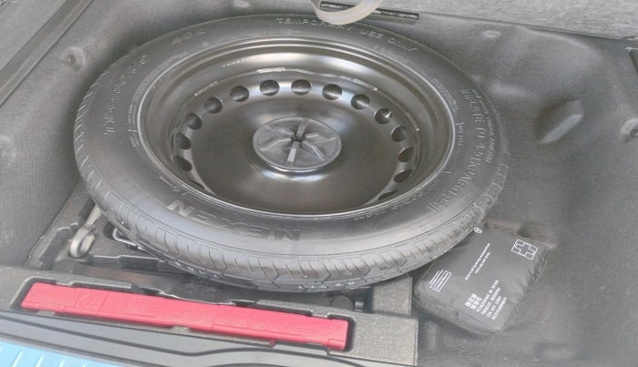 2023 Mercedes Benz GLE 300 D 4MATIC LWB, Diesel, Automatic, 41,098 km, tyre