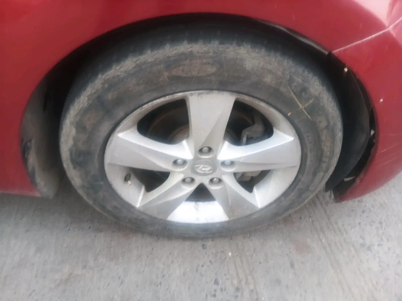 2014 Hyundai New Elantra 1.6 SX AT DIESEL, Diesel, Automatic, 1,09,537 km, tyre