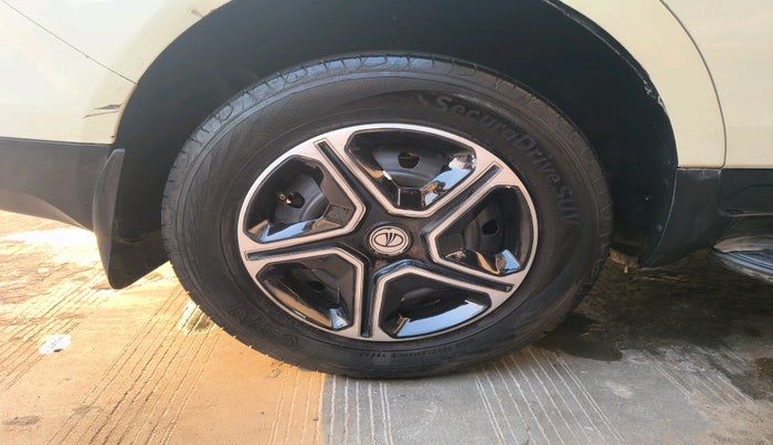 2020 Mahindra MARAZZO M2 8 STR, Diesel, Manual, 83,946 km, tyre