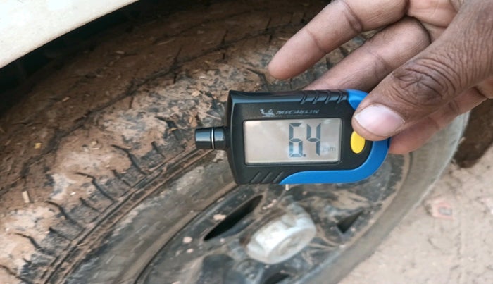 2016 Tata Safari Storme 2.2 EX 4X2, Diesel, Manual, 1,29,629 km, tyre