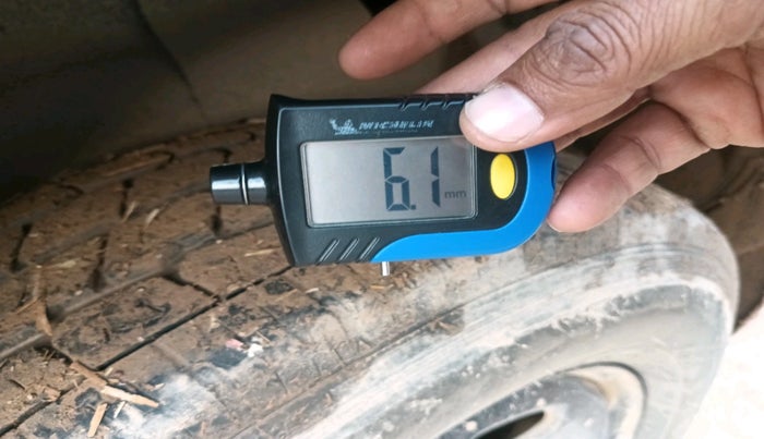 2016 Tata Safari Storme 2.2 EX 4X2, Diesel, Manual, 1,29,629 km, tyre