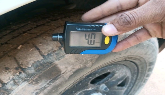 2016 Tata Safari Storme 2.2 EX 4X2, Diesel, Manual, 1,29,629 km, tyre