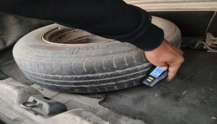 2014 Mahindra Verito Vibe CS 1.5 D4, Diesel, Manual, 24,526 km, tyre