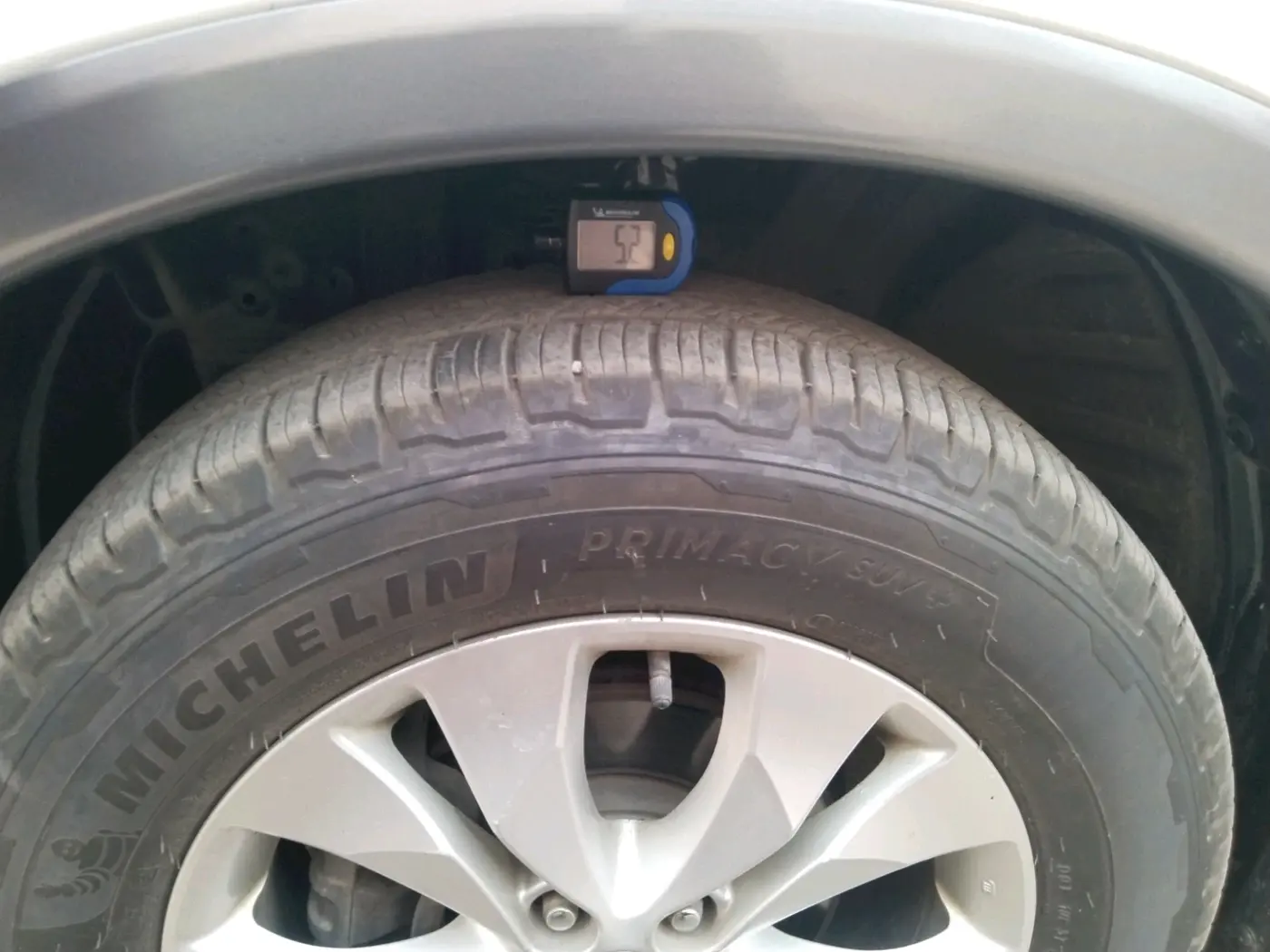 2016 Honda CRV 2.0L I-VTEC 2WD AT, Petrol, Automatic, 2,40,000 km, tyre