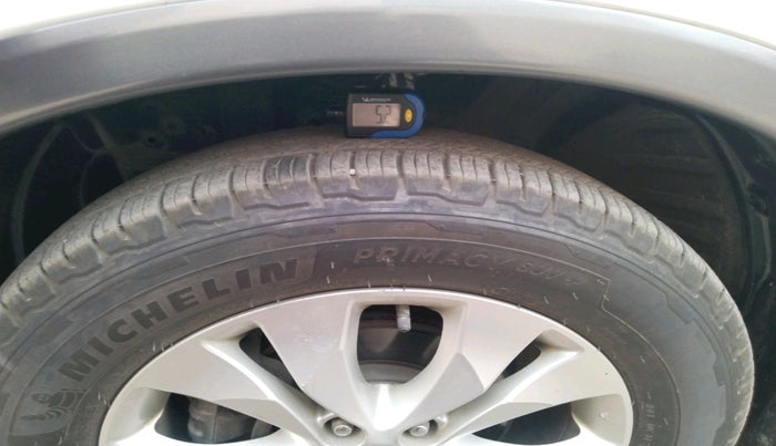 2016 Honda CRV 2.0L I-VTEC 2WD AT, Petrol, Automatic, 2,40,000 km, tyre