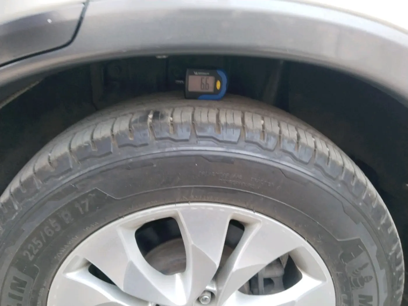 2016 Honda CRV 2.0L I-VTEC 2WD AT, Petrol, Automatic, 2,40,000 km, tyre