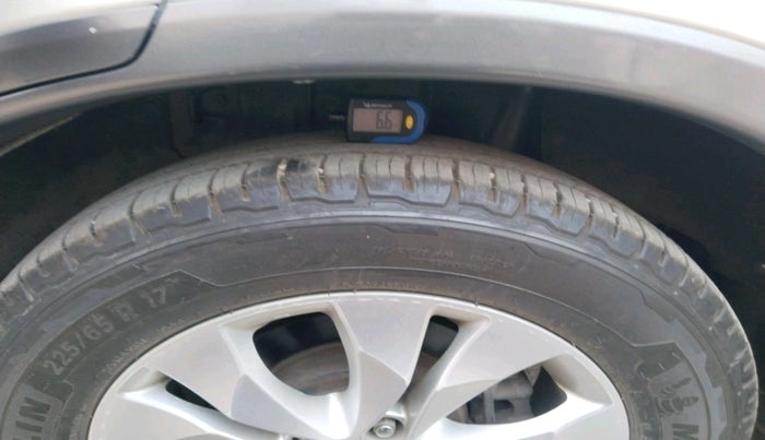 2016 Honda CRV 2.0L I-VTEC 2WD AT, Petrol, Automatic, 2,40,000 km, tyre