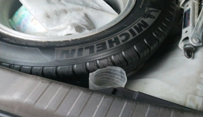 2016 Honda CRV 2.0L I-VTEC 2WD AT, Petrol, Automatic, 2,40,000 km, tyre