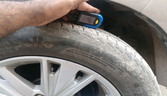 2019 Toyota Innova Crysta 2.8 ZX AT 7 STR, Diesel, Automatic, 68,130 km, tyre