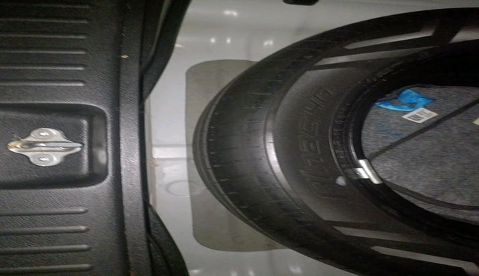 2023 Hyundai Creta E 1.5 PETROL, Petrol, Manual, 41,856 km, tyre