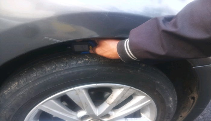 2013 Volkswagen Polo HIGHLINE1.2L, Petrol, Manual, 79,944 km, tyre