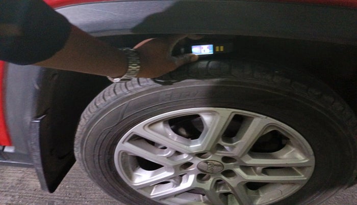 2017 Jeep Compass LIMITED 2.0 DIESEL, Diesel, Manual, 1,64,222 km, tyre