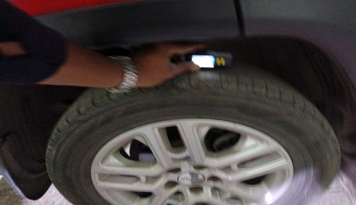 2017 Jeep Compass LIMITED 2.0 DIESEL, Diesel, Manual, 1,64,222 km, tyre