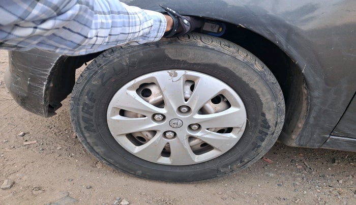 2011 Hyundai i10 ERA 1.1, Petrol, Manual, 1,08,497 km, tyre