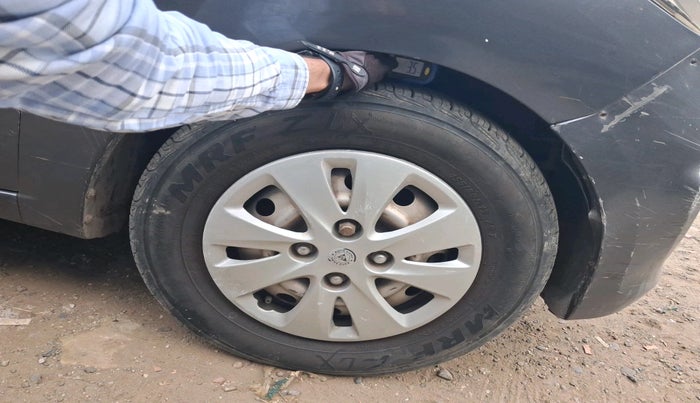 2011 Hyundai i10 ERA 1.1, Petrol, Manual, 1,08,497 km, tyre