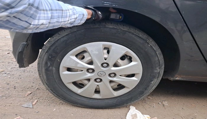 2011 Hyundai i10 ERA 1.1, Petrol, Manual, 1,08,497 km, tyre