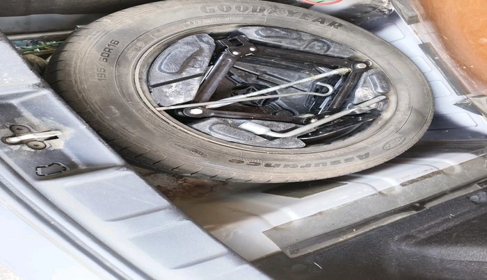 2019 Tata NEXON XM PETROL, Petrol, Manual, 68,287 km, tyre