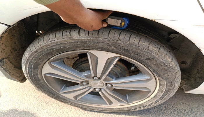 2017 Hyundai Verna 1.6 CRDI SX, Diesel, Manual, 1,95,000 km, tyre