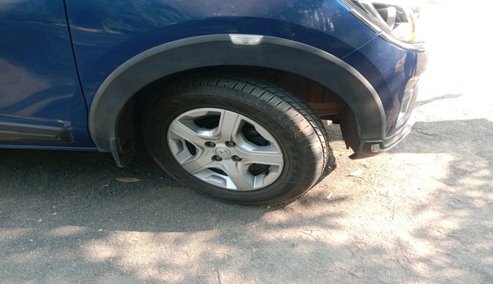 2019 Renault TRIBER RXZ, Petrol, Manual, 52,470 km, tyre