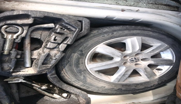 2011 Volkswagen Vento HIGHLINE DIESEL 1.6, Diesel, Manual, 15 km, tyre