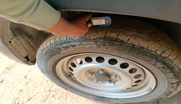 2021 Maruti Vitara Brezza LXI, Petrol, Manual, 29,788 km, tyre