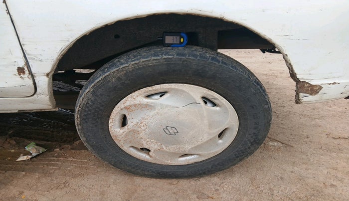 2012 Maruti Eeco 5 STR CNG WITH HTR, Petrol, Manual, 2,21,647 km, tyre