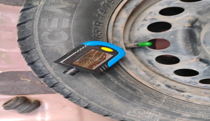 2015 Hyundai Xcent S 1.2, Petrol, Manual, 64,192 km, tyre