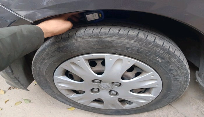 2013 Honda Brio S MT, Petrol, Manual, 1,70,676 km, tyre