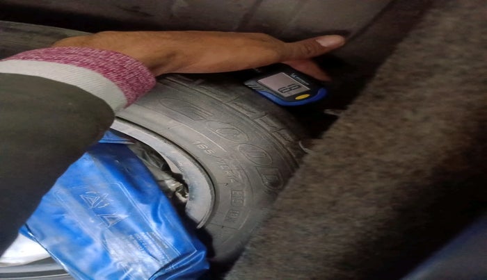 2013 Honda Brio S MT, Petrol, Manual, 1,70,676 km, tyre