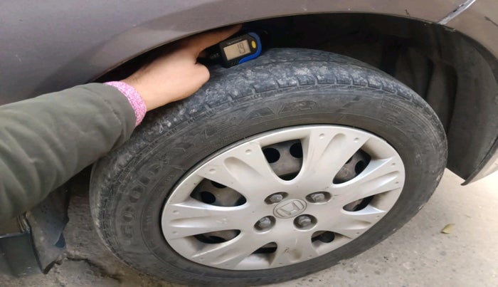 2013 Honda Brio S MT, Petrol, Manual, 1,70,676 km, tyre