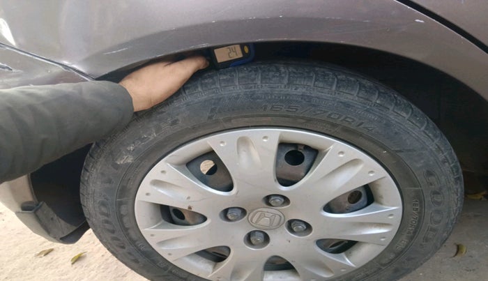 2013 Honda Brio S MT, Petrol, Manual, 1,70,676 km, tyre