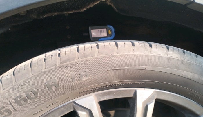 2022 Mahindra XUV700 AX 7 LUXURY D AT 7 STR, Diesel, Automatic, 97,696 km, tyre