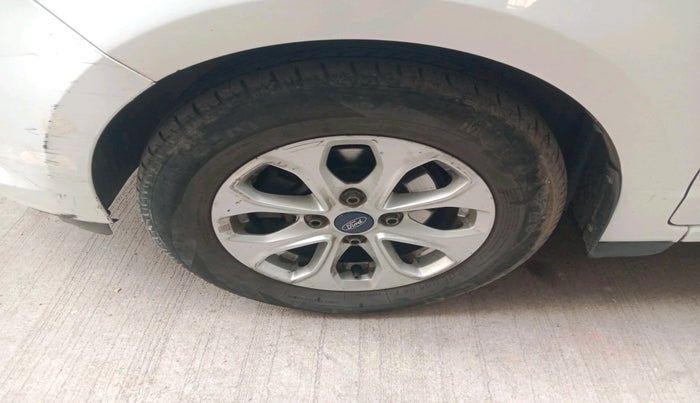 2014 Ford Figo TITANIUM 1.2 PETROL, Petrol, Manual, 1,05,729 km, tyre