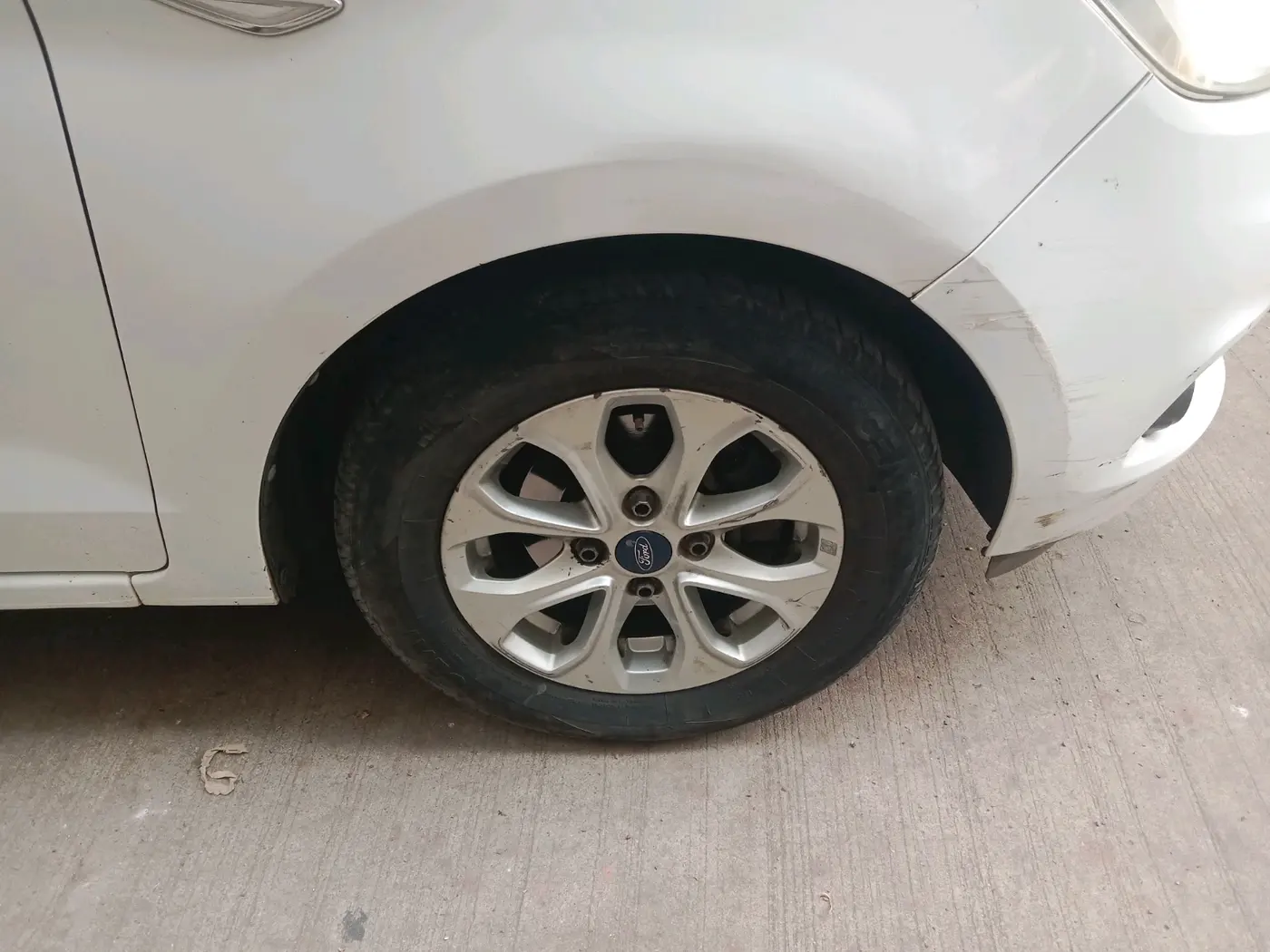 2014 Ford Figo TITANIUM 1.2 PETROL, Petrol, Manual, 1,05,729 km, tyre