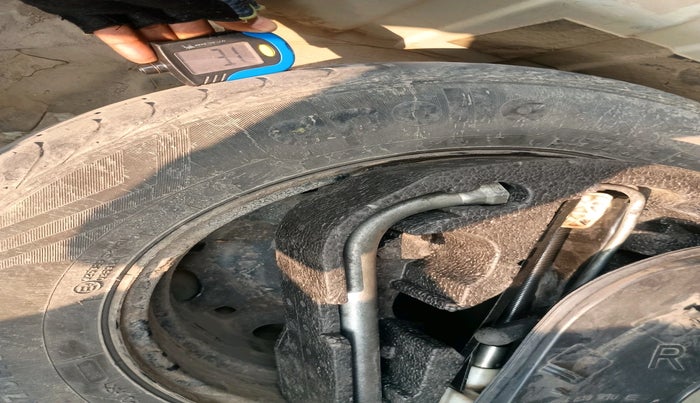 2015 Skoda Rapid AMBITION 1.5 TDI, Diesel, Manual, 1,24,738 km, tyre