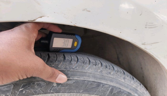 2018 Hyundai Xcent E+, Petrol, Manual, 1,25,625 km, tyre