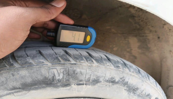 2018 Hyundai Xcent E+, Petrol, Manual, 1,25,625 km, tyre