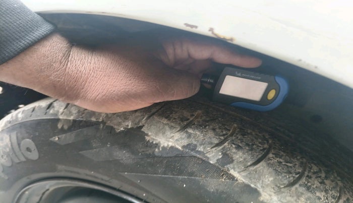 2013 Maruti Swift Dzire VXI, Petrol, Manual, 1,70,433 km, tyre