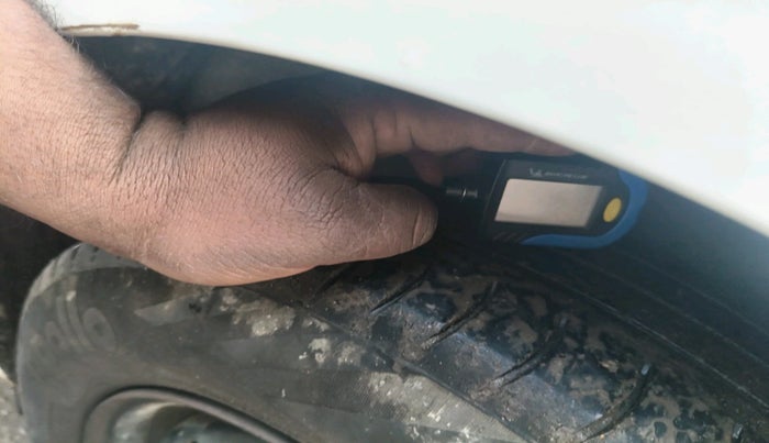 2013 Maruti Swift Dzire VXI, Petrol, Manual, 1,70,433 km, tyre