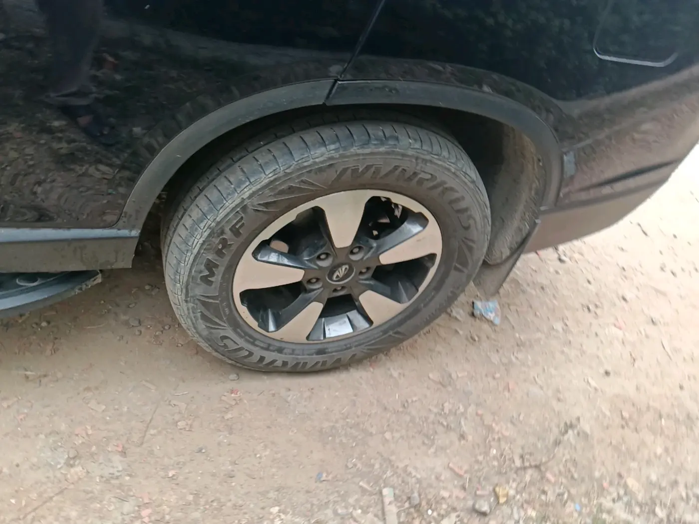 2022 Mahindra ALTURAS G4 2WD AT, Diesel, Automatic, 30,731 km, tyre