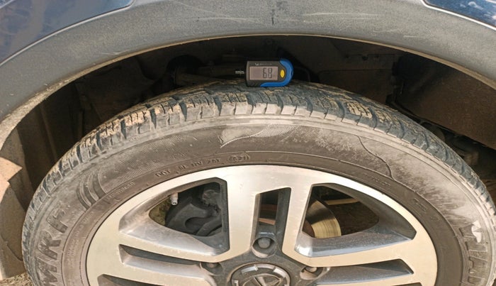 2017 Tata Hexa XTA 4X2 7 STR, Diesel, Automatic, 1,36,519 km, tyre