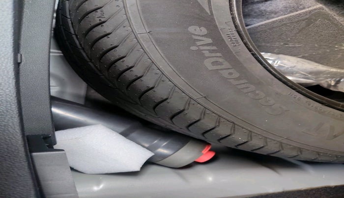 2024 MG ASTOR Sprint 1.5 MT (Ivory), Petrol, Manual, 6,646 km, tyre