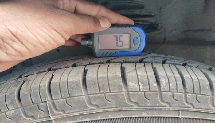 2014 Maruti Swift VXI, Petrol, Manual, 1,15,675 km, tyre