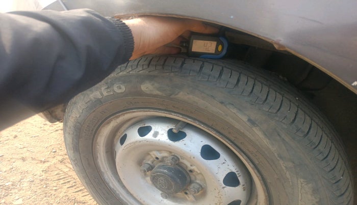 2017 Tata Tiago XE PETROL, Petrol, Manual, 98,372 km, tyre