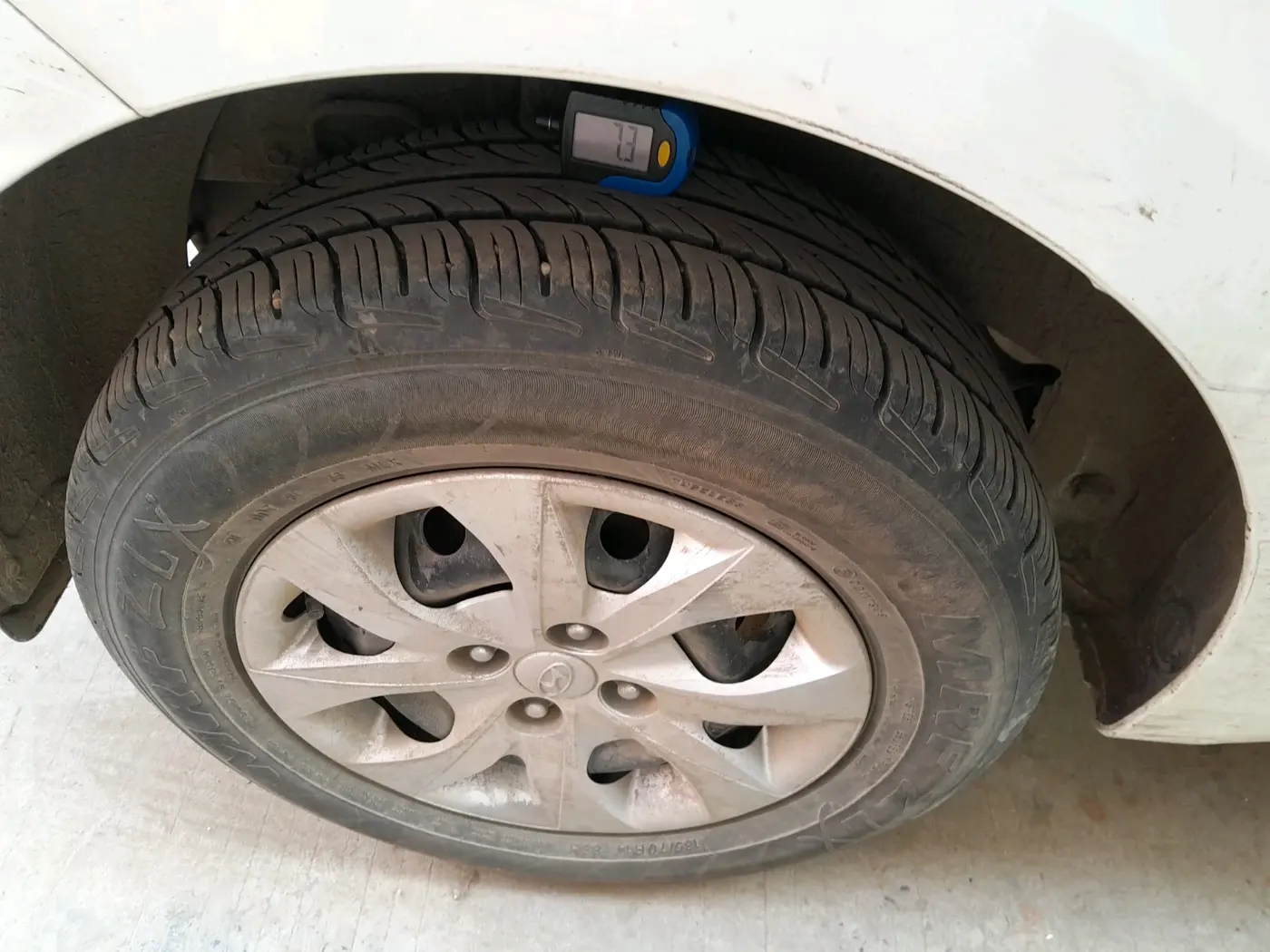 2016 Hyundai Elite i20 MAGNA 1.2, Petrol, Manual, 90,000 km, tyre