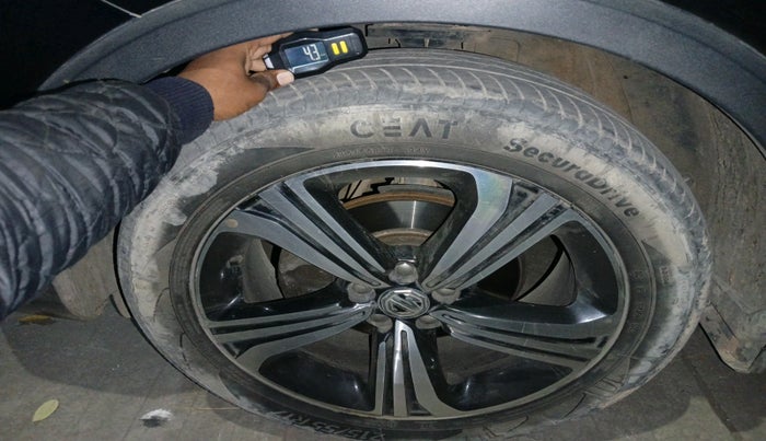 2023 MG ASTOR SAVVY 1.5 CVT S RED, Petrol, Automatic, 25,845 km, tyre