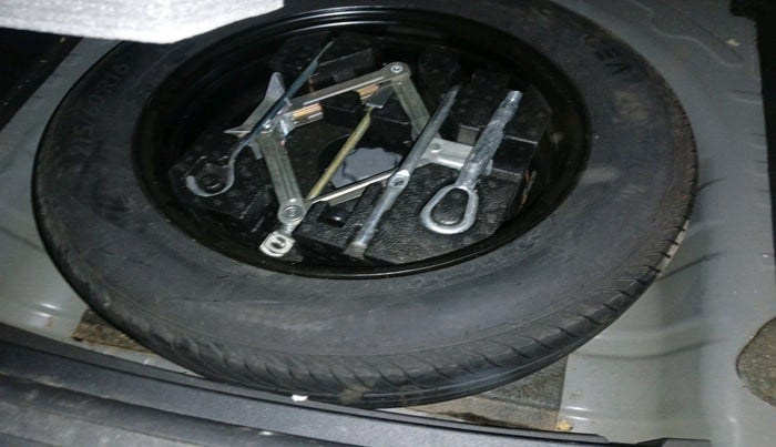 2023 MG ASTOR SAVVY 1.5 CVT S RED, Petrol, Automatic, 25,845 km, tyre