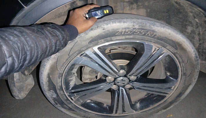 2023 MG ASTOR SAVVY 1.5 CVT S RED, Petrol, Automatic, 25,845 km, tyre