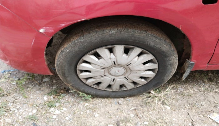 2013 Chevrolet Sail UVA 1.2 BASE, Petrol, Manual, 1,74,031 km, tyre